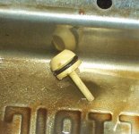 2009-03-01_024325_dipstick_plug-2396119386.jpg